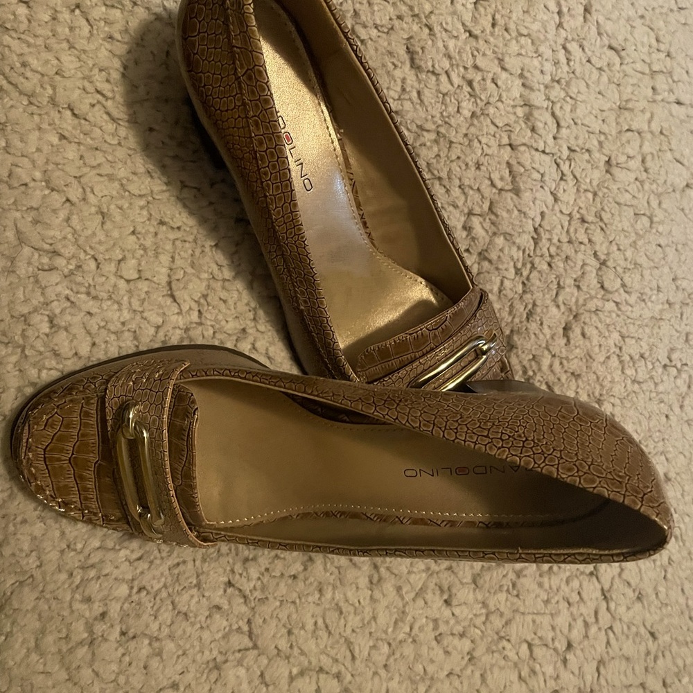 Bandolina new never worn. Size 7 1/2 m.